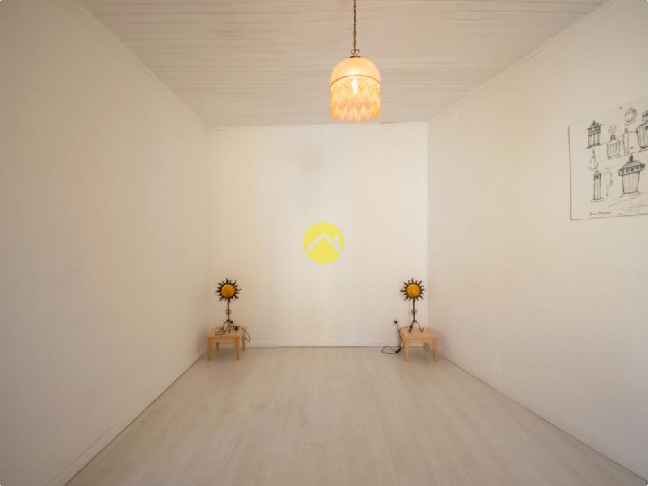 Immeuble au centre de Cadouin