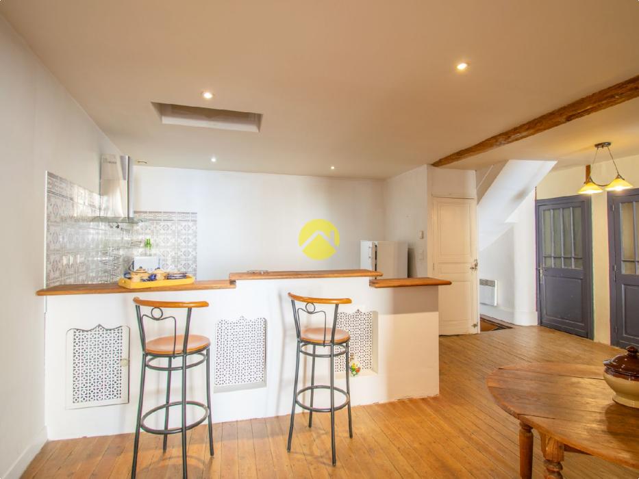 Immeuble au centre de Cadouin