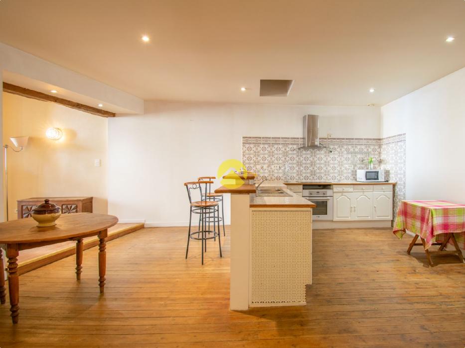 Immeuble au centre de Cadouin