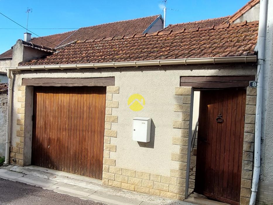 MAISON DE VILLAGE AVEC COUR