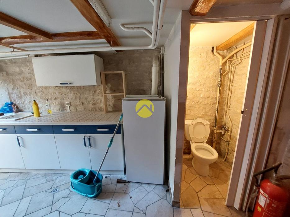 MAISON DE VILLAGE AVEC COUR