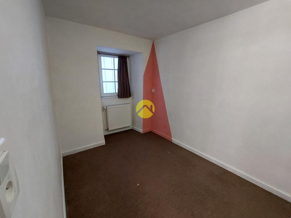 MAISON DE VILLAGE AVEC COUR