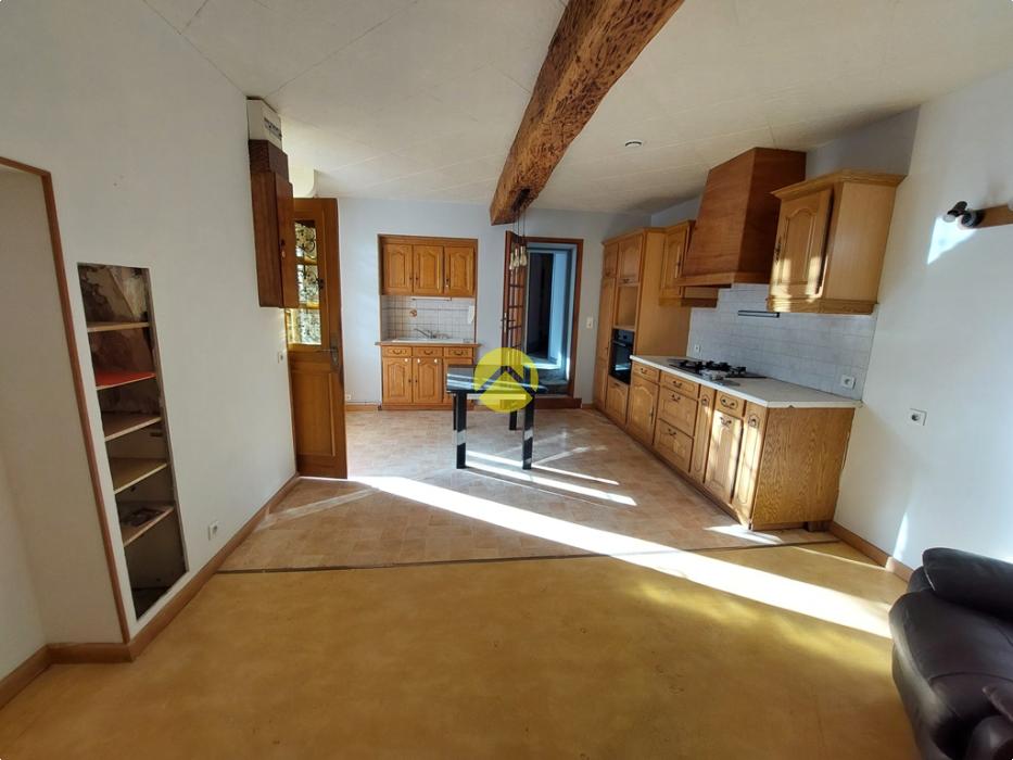 MAISON DE VILLAGE AVEC COUR