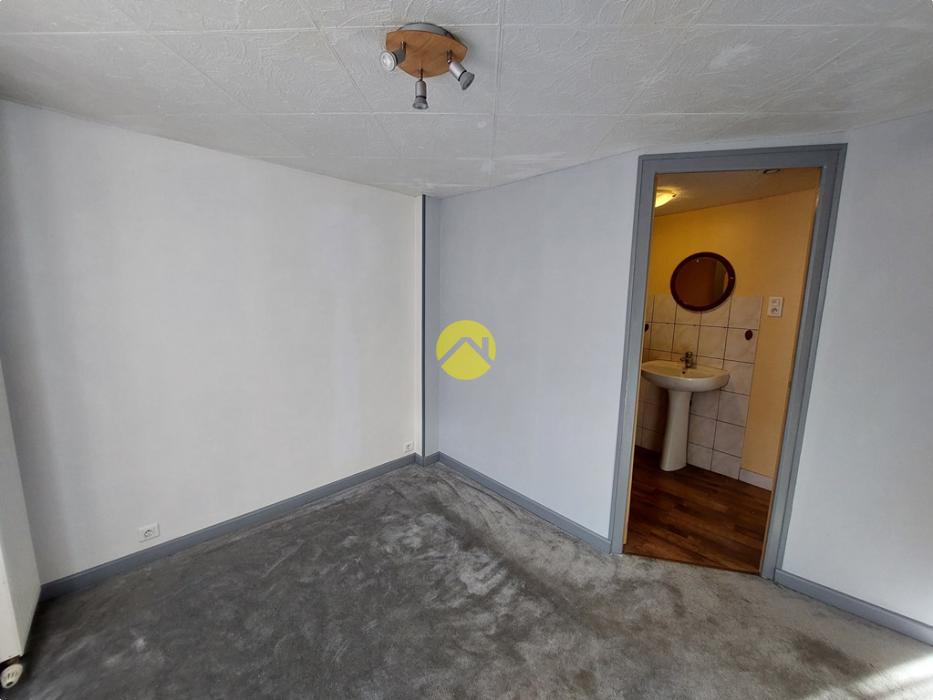 MAISON DE VILLAGE AVEC COUR