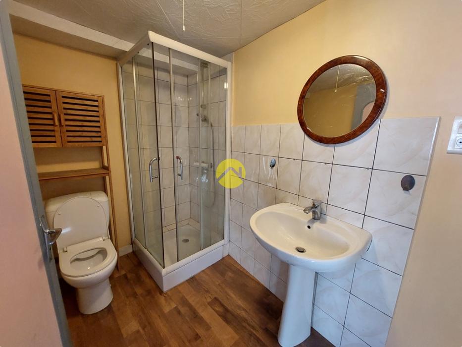 MAISON DE VILLAGE AVEC COUR