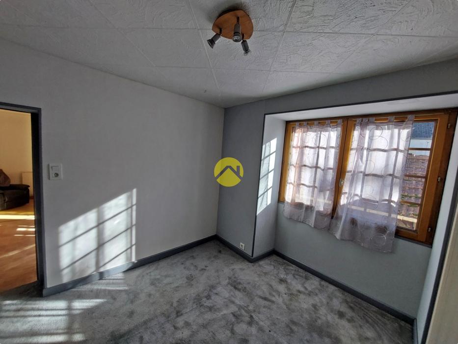 MAISON DE VILLAGE AVEC COUR