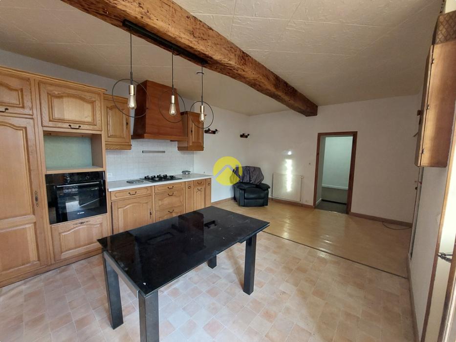 MAISON DE VILLAGE AVEC COUR