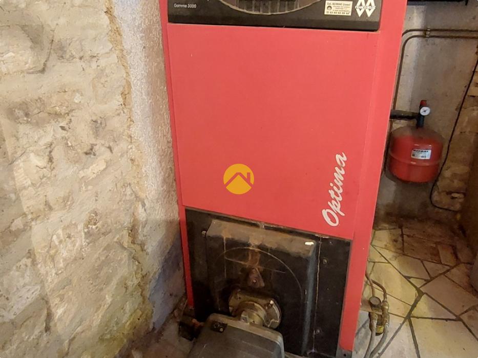 MAISON DE VILLAGE AVEC COUR