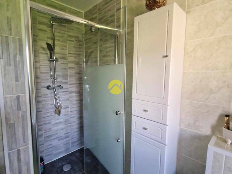 POSEZ VOS VALISES DANS CE PAVILLON 