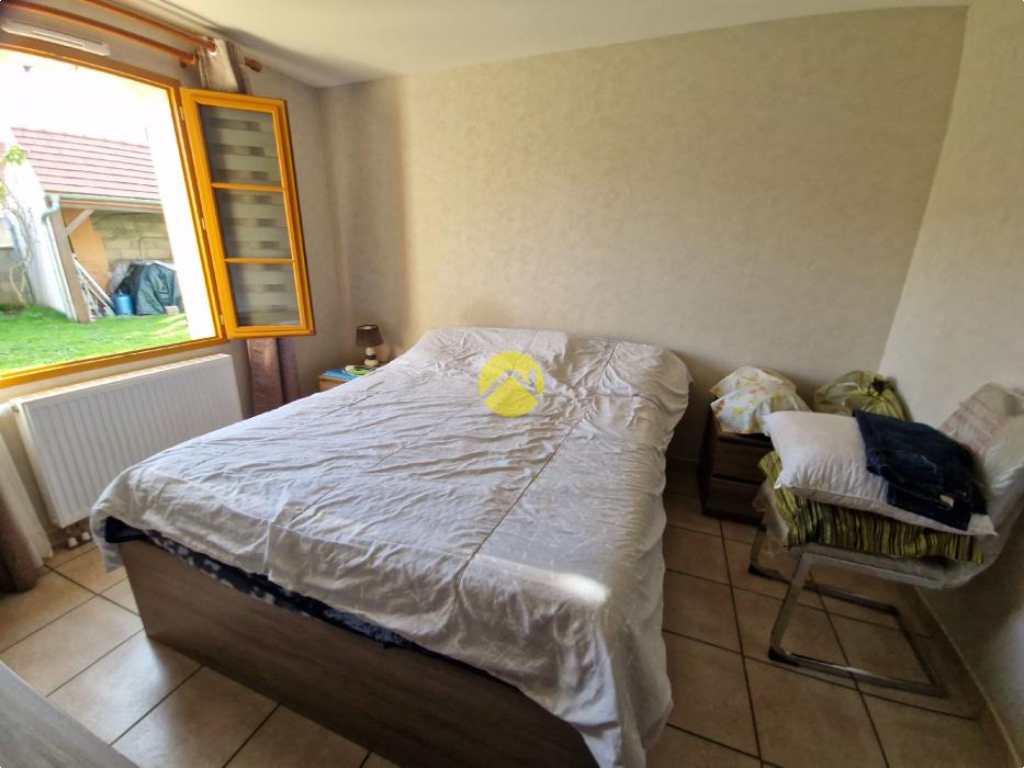 POSEZ VOS VALISES DANS CE PAVILLON 