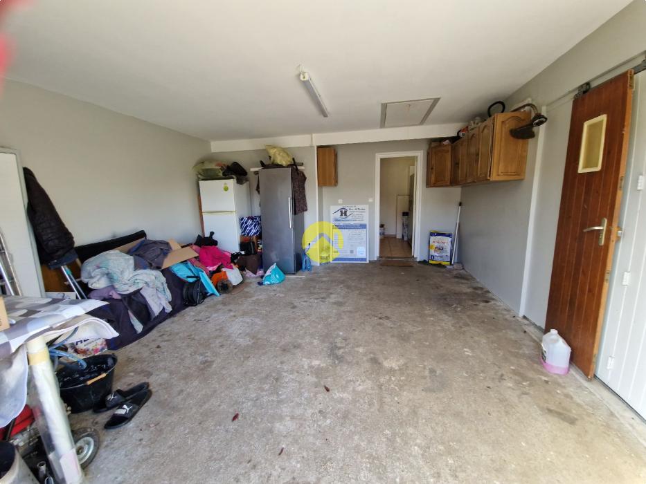 POSEZ VOS VALISES DANS CE PAVILLON 