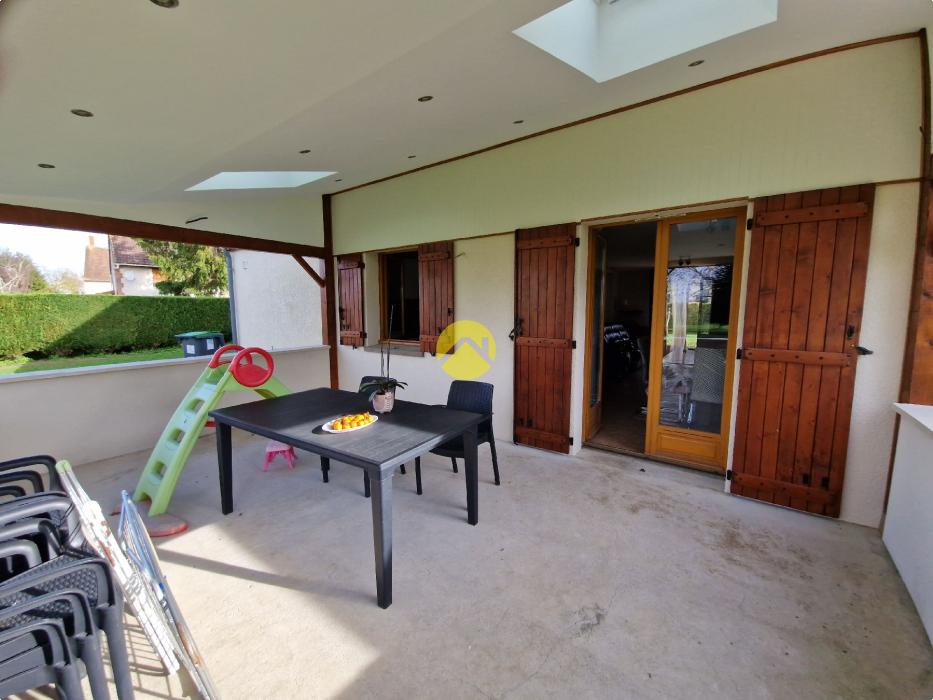 POSEZ VOS VALISES DANS CE PAVILLON 