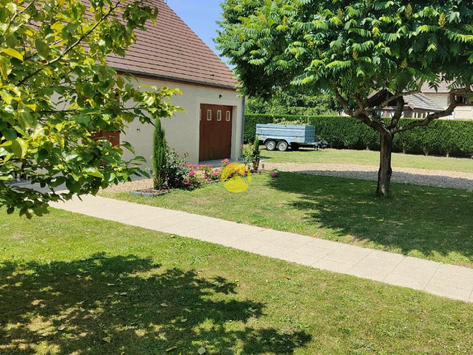 POSEZ VOS VALISES DANS CE PAVILLON 