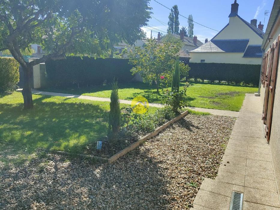 POSEZ VOS VALISES DANS CE PAVILLON 