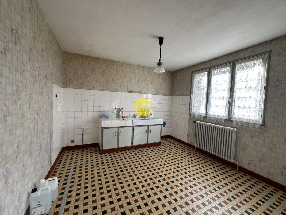 PAVILLON SUR SOUS-SOL A RENOVER