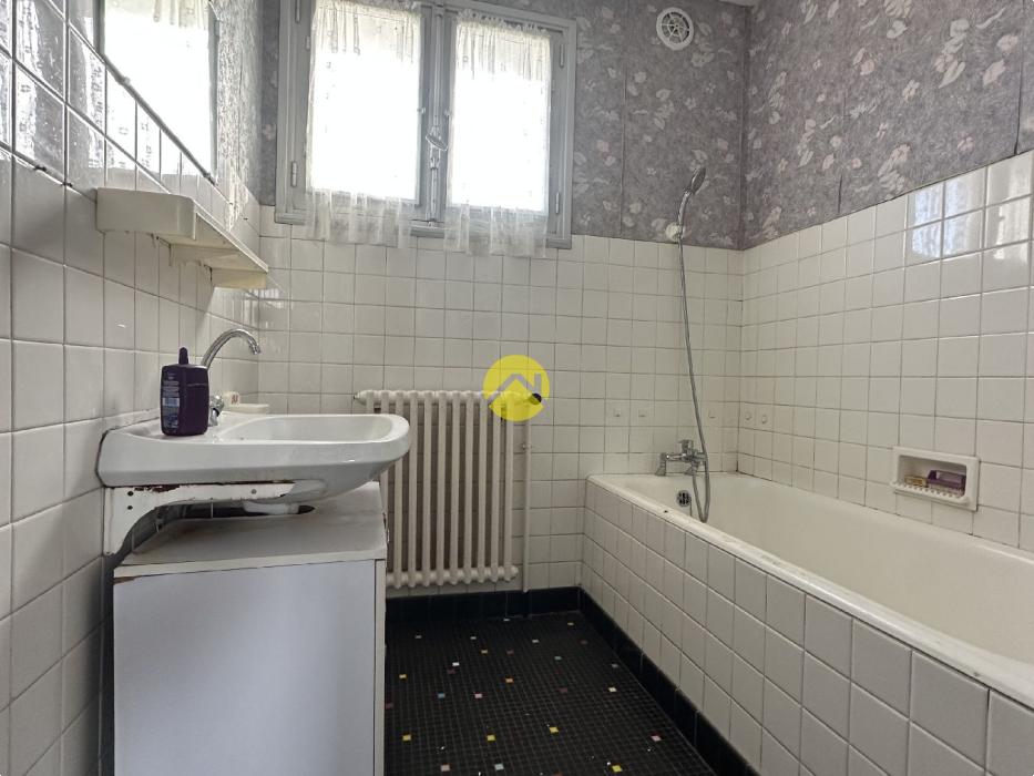 PAVILLON SUR SOUS-SOL A RENOVER