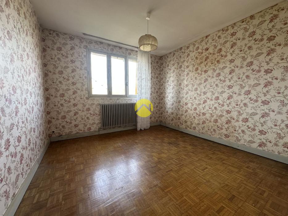 PAVILLON SUR SOUS-SOL A RENOVER