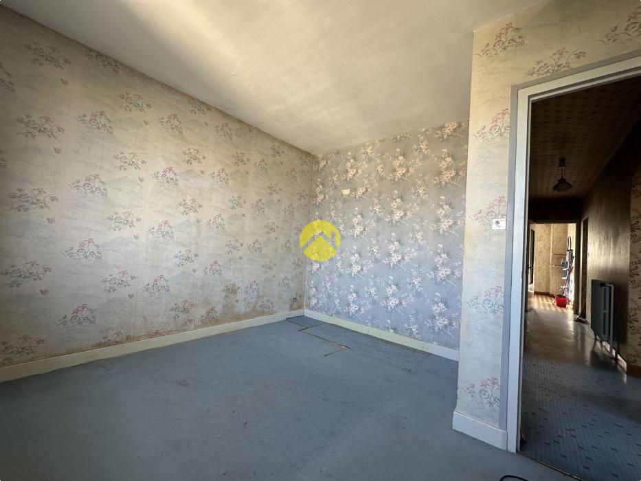 PAVILLON SUR SOUS-SOL A RENOVER