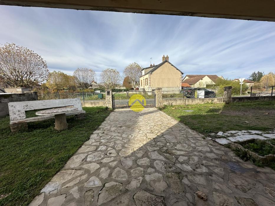 PAVILLON SUR SOUS-SOL A RENOVER