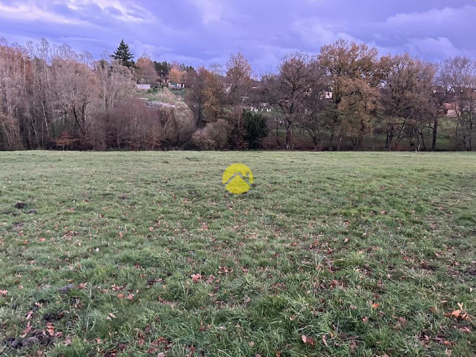 Terrain à bâtir + pré attenant