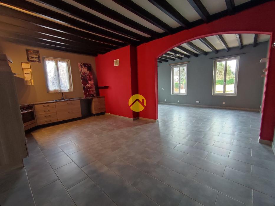 BEAUX VOLUMES AVEC GRANDS GARAGES !