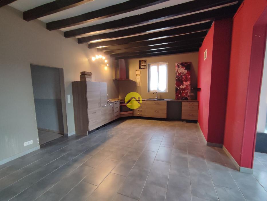 BEAUX VOLUMES AVEC GRANDS GARAGES !