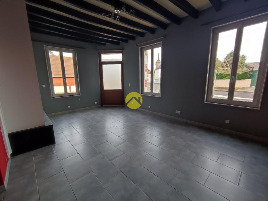 BEAUX VOLUMES AVEC GRANDS GARAGES !