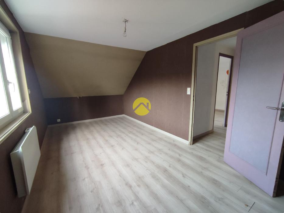 BEAUX VOLUMES AVEC GRANDS GARAGES !