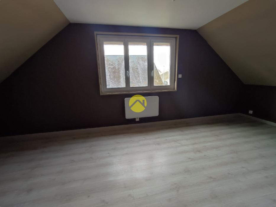 BEAUX VOLUMES AVEC GRANDS GARAGES !