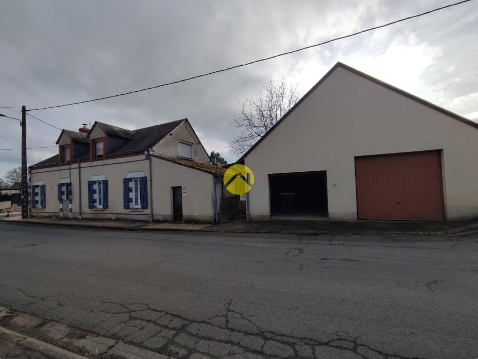 BEAUX VOLUMES AVEC GRANDS GARAGES !