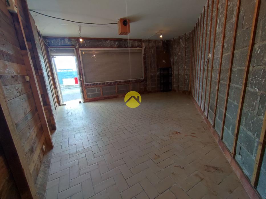 BEAUX VOLUMES AVEC GRANDS GARAGES !