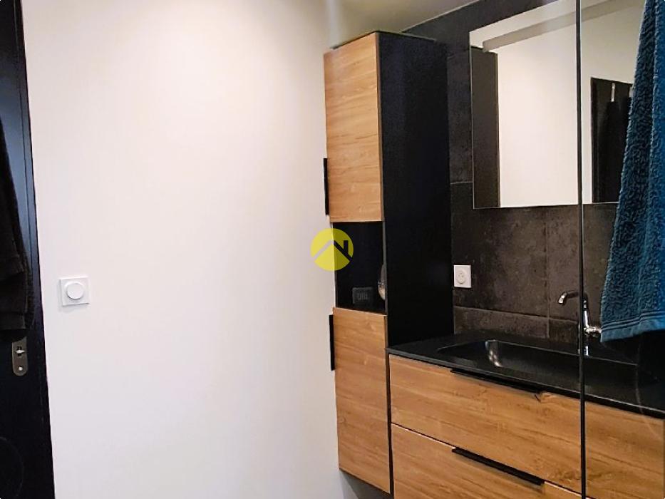 Maison+1 ha de terre+activité 