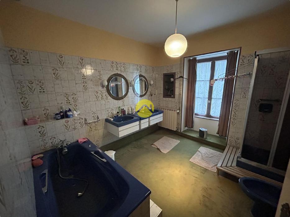 IMMEUBLE + GARAGE attenant