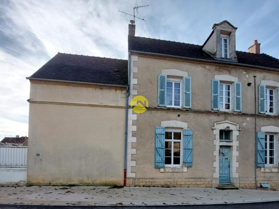 MAISON AVEC DÉPENDANCES ET PISCINE