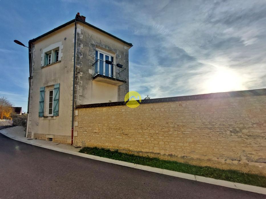 MAISON AVEC DÉPENDANCES ET PISCINE