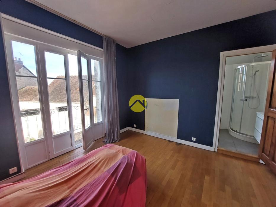 MAISON AVEC DÉPENDANCES ET PISCINE