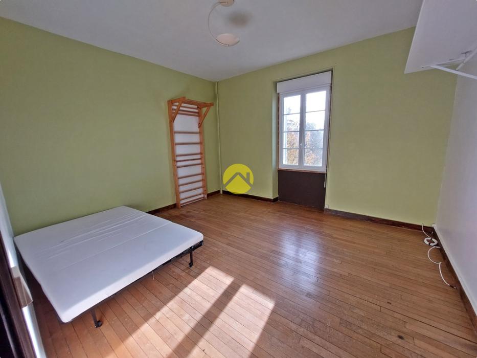 MAISON AVEC DÉPENDANCES ET PISCINE