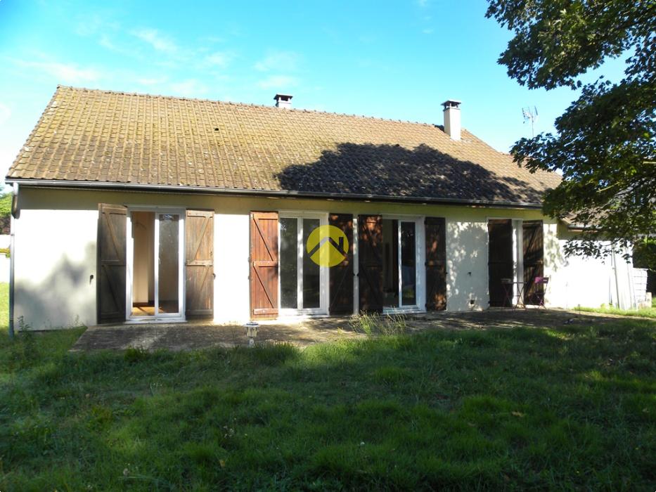 Pavillon dans rue au calme