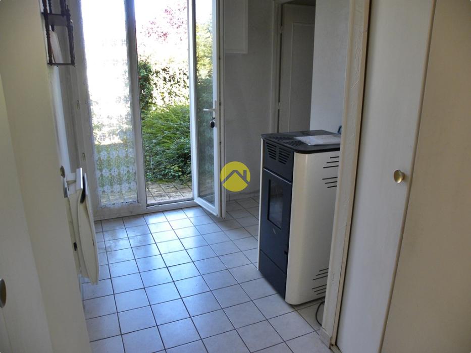 Pavillon dans rue au calme