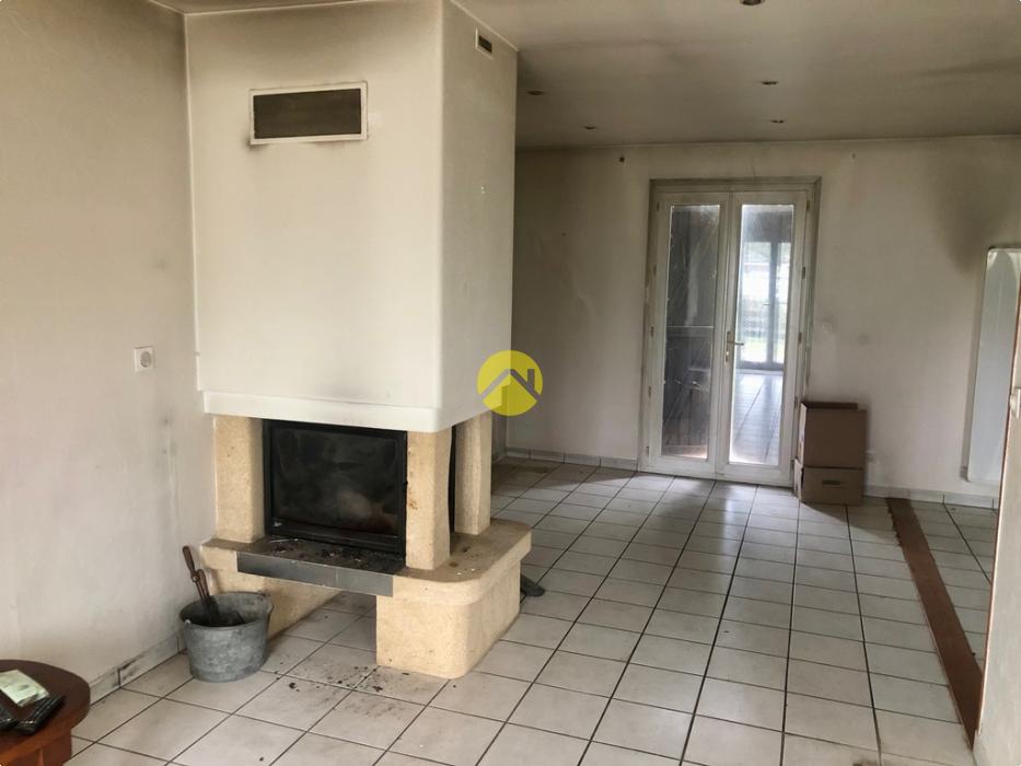 Pavillon dans rue au calme