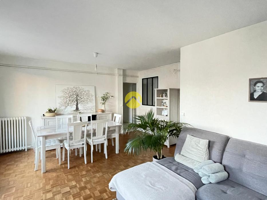 APPARTEMENT TRES LUMINEUX