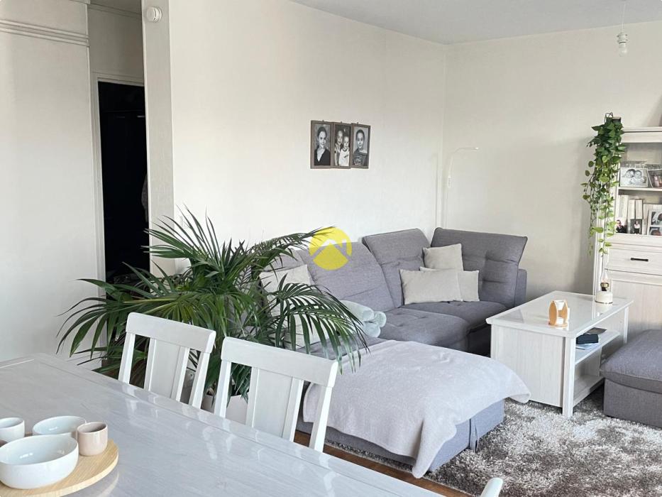 Apt 2 chambres.Balcon.Parking