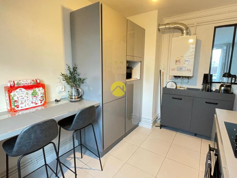 Apt 2 chambres.Balcon.Parking