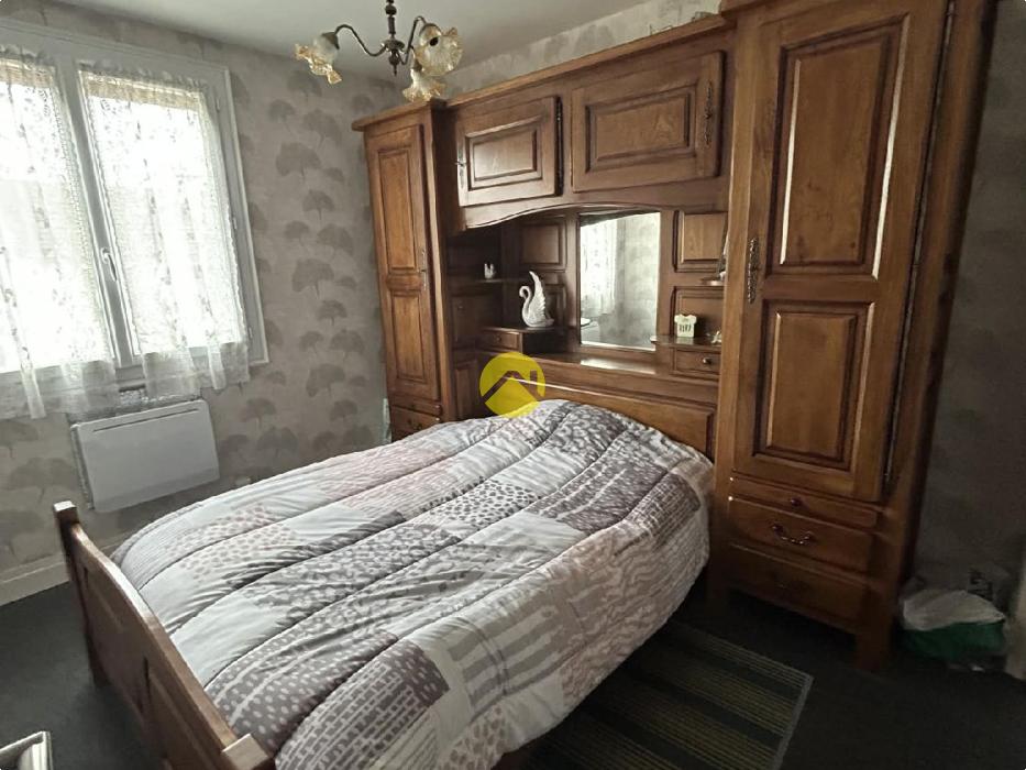 Maison élevée sur sous sol