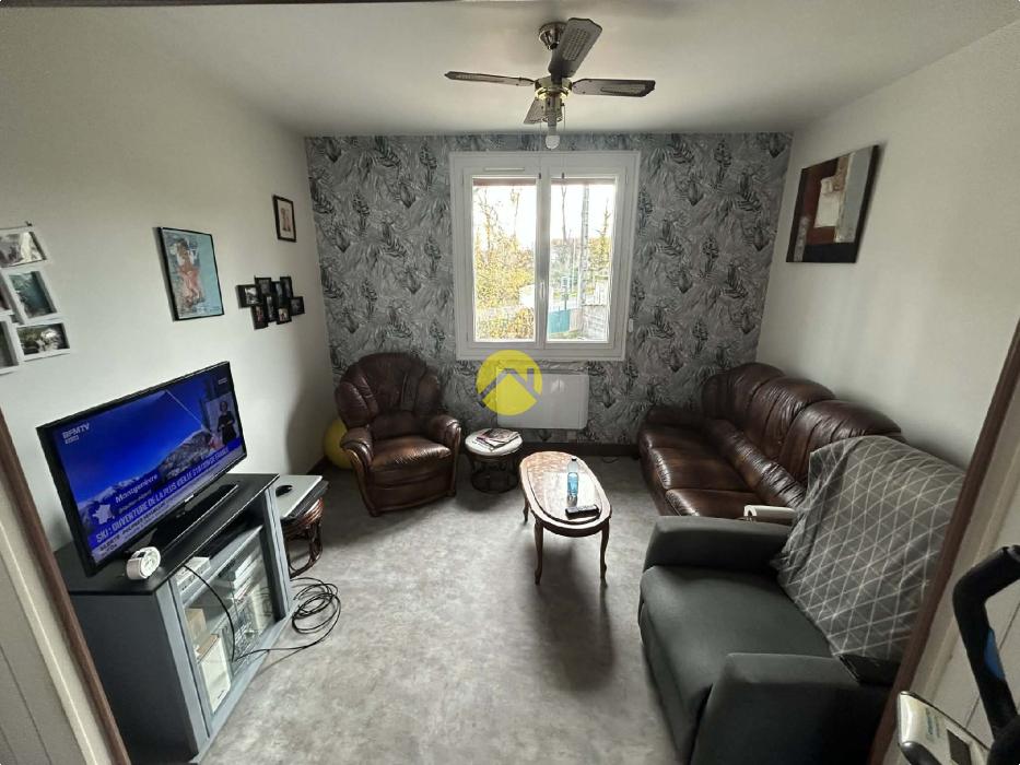 Maison élevée sur sous sol