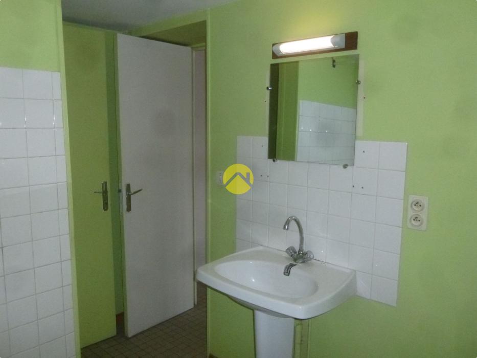 AU CALME D'UN HAMEAU