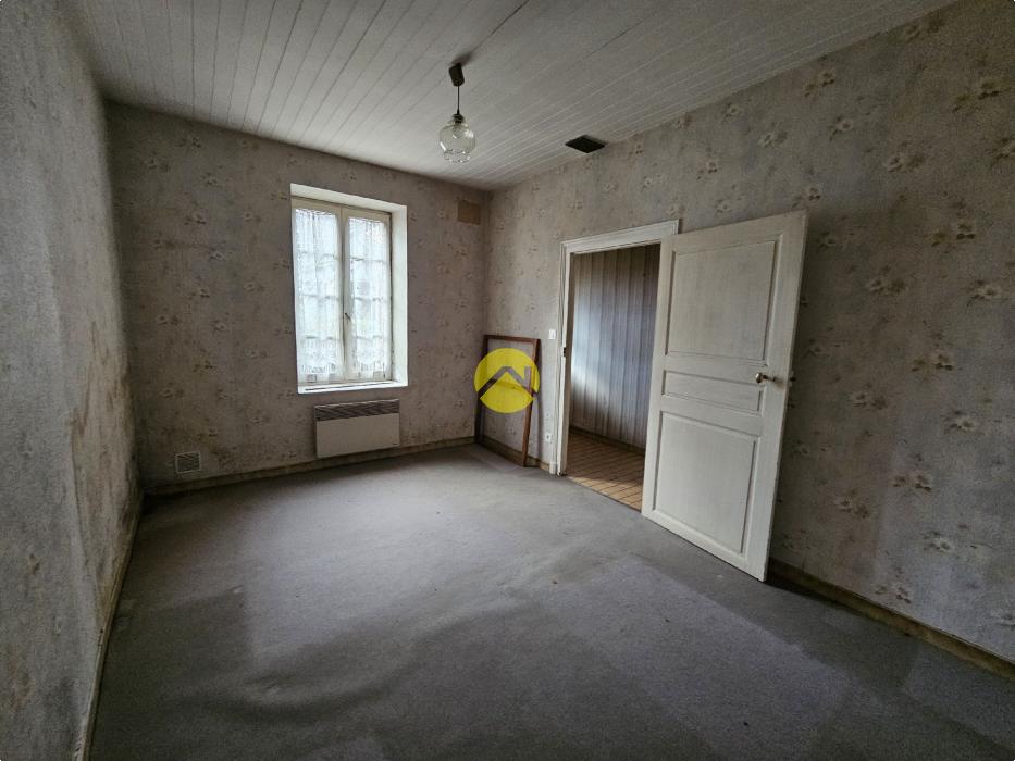 MAISON DE BOURG A RENOVER