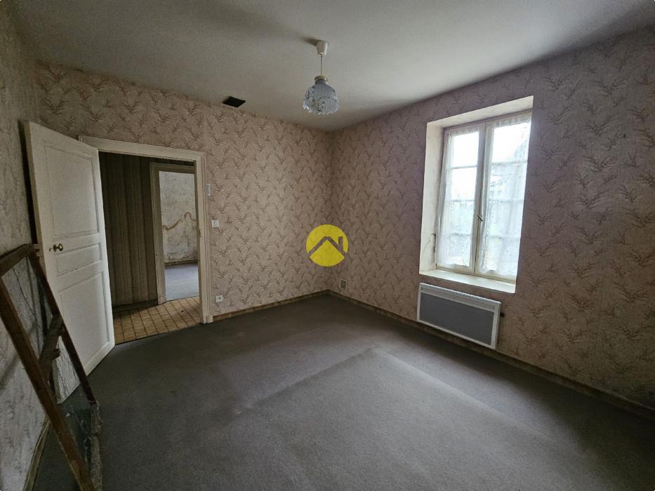 MAISON DE BOURG A RENOVER