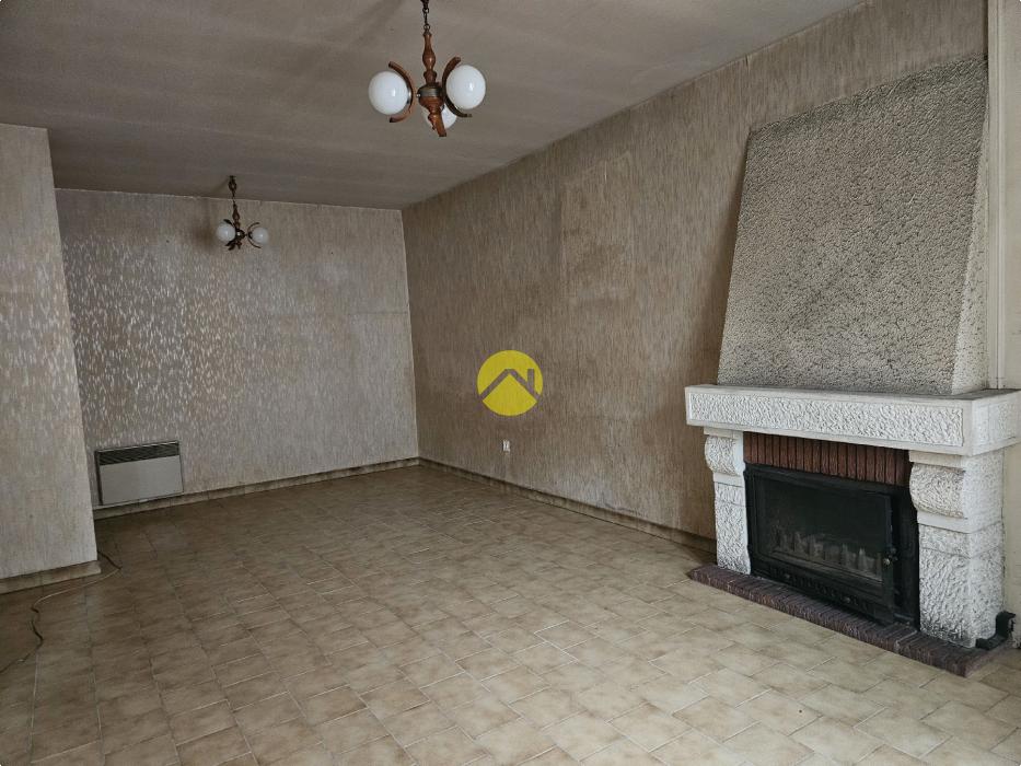 MAISON DE BOURG A RENOVER