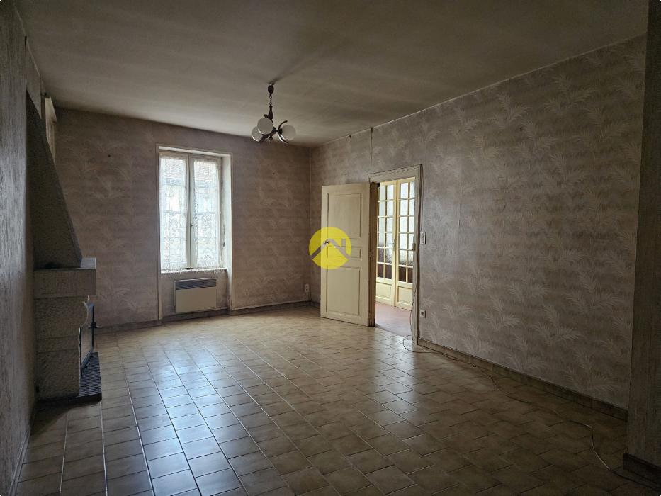 MAISON DE BOURG A RENOVER